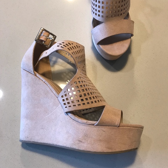 Cute suede wedges barely worn - Picture 4 of 4